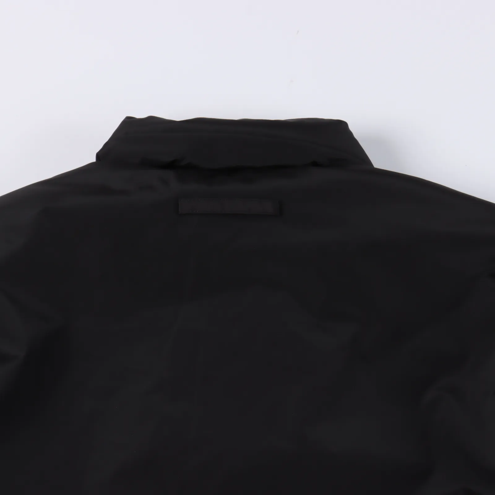 Prada普拉達PRD 22FW 尼龍基礎棉服外套 Raf Simons 沿用21老款之後版型升級,採用100%環保舒適的再生尼龍面料 。