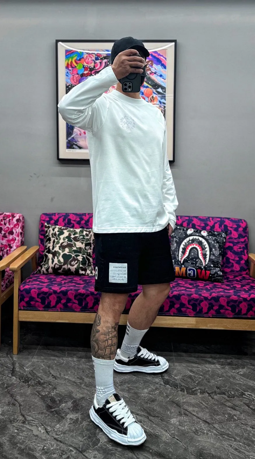 Chrome hearts 24SS 克羅心 重工高溫燙鑽長袖T 300克重 區別市面低克重 os版型真的很迷人 克羅心也真的是絕絕子 每一季新品版型都做到極致 實穿度很高,隨意搭都nice -100%棉 採用26支雙紗 300克重面料 進口針織針梳棉進行製作,厚度適中,有垂感又有輪廓型,上身就是一個舒適!