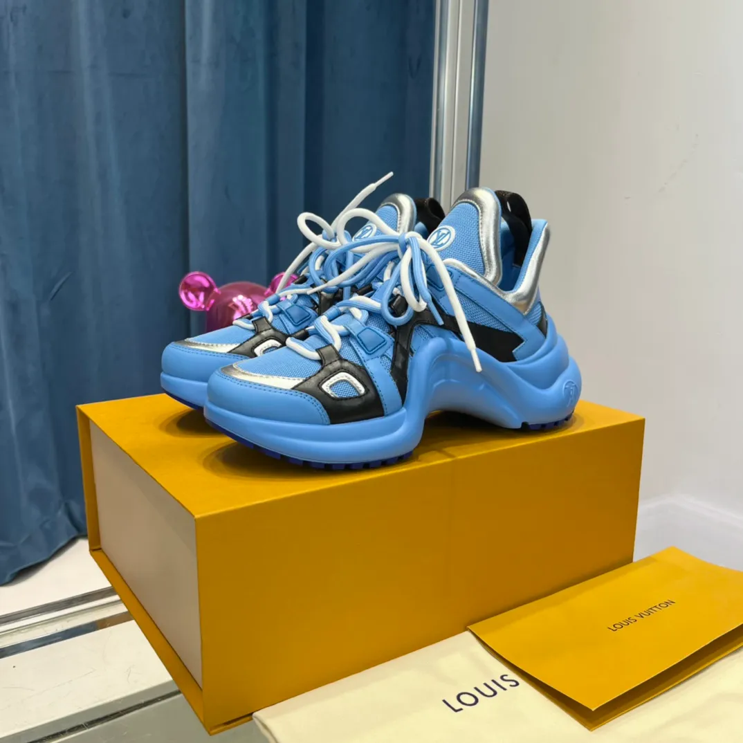 頂級版本Louis Vuitton 路易斯威登LV驢牌L家Archlight經典 馬卡龍配色 老爹鞋 拱橋運動鞋 太空鞋原版購入開發 做貨 最新顏色持續更新中.. 本款 LV Archlight 運動鞋以科技織物和小牛皮點明當季潮流。