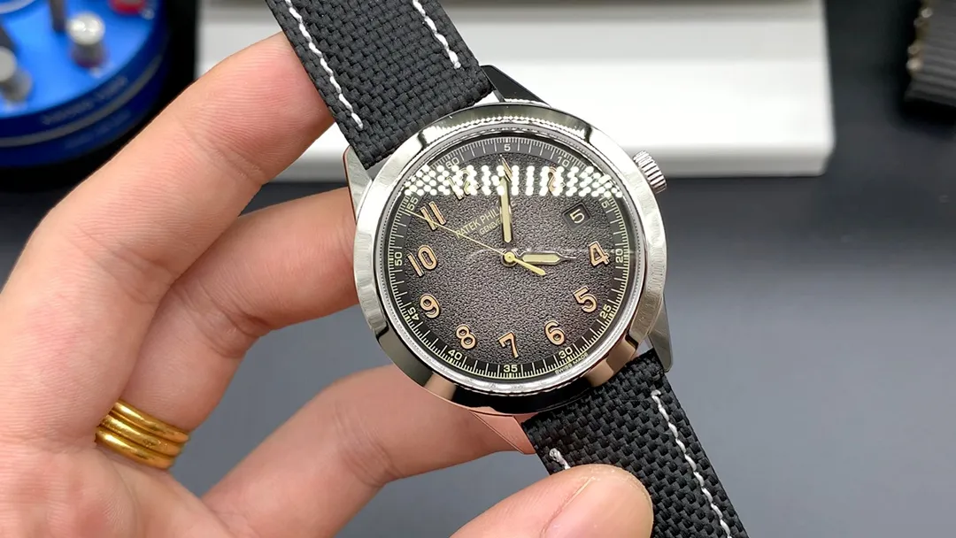 香港Hk工廠新品——百達翡麗Calatrava系列Ref.5226G-001腕錶錶殼：百達翡麗Calatrava系列錶款便因其圓潤流暢的錶殼形狀享有盛名。
