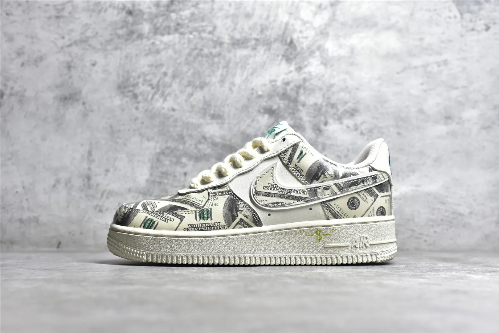 ▪️覓貨權威實拍💯#SJ34420新貨🚀#公司級別 Nk Air Force 1'07 Low “Rich” “印鈔機”空軍一號低幫休閒板鞋 貨號：CW1188-555疫情肆虐三年 明年經濟開放之年 “陽”光以後 必定春暖花開 讓自己雙手成為印鈔機 [發][發][發] 尺碼：36 36.5 37.5 38 38.5 39 40 40.5 41 42 42.5 43 44 44.5 45