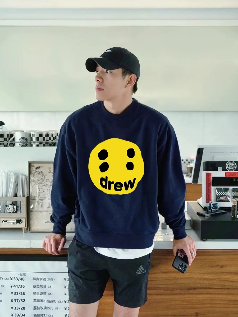 DREW HOUSE 24FW 骰子笑臉圓領衛衣 面料DREW圓領衛衣用的是100%純棉針織面料,衣身面料克重約,螺紋1*1豎排定織定染對色。