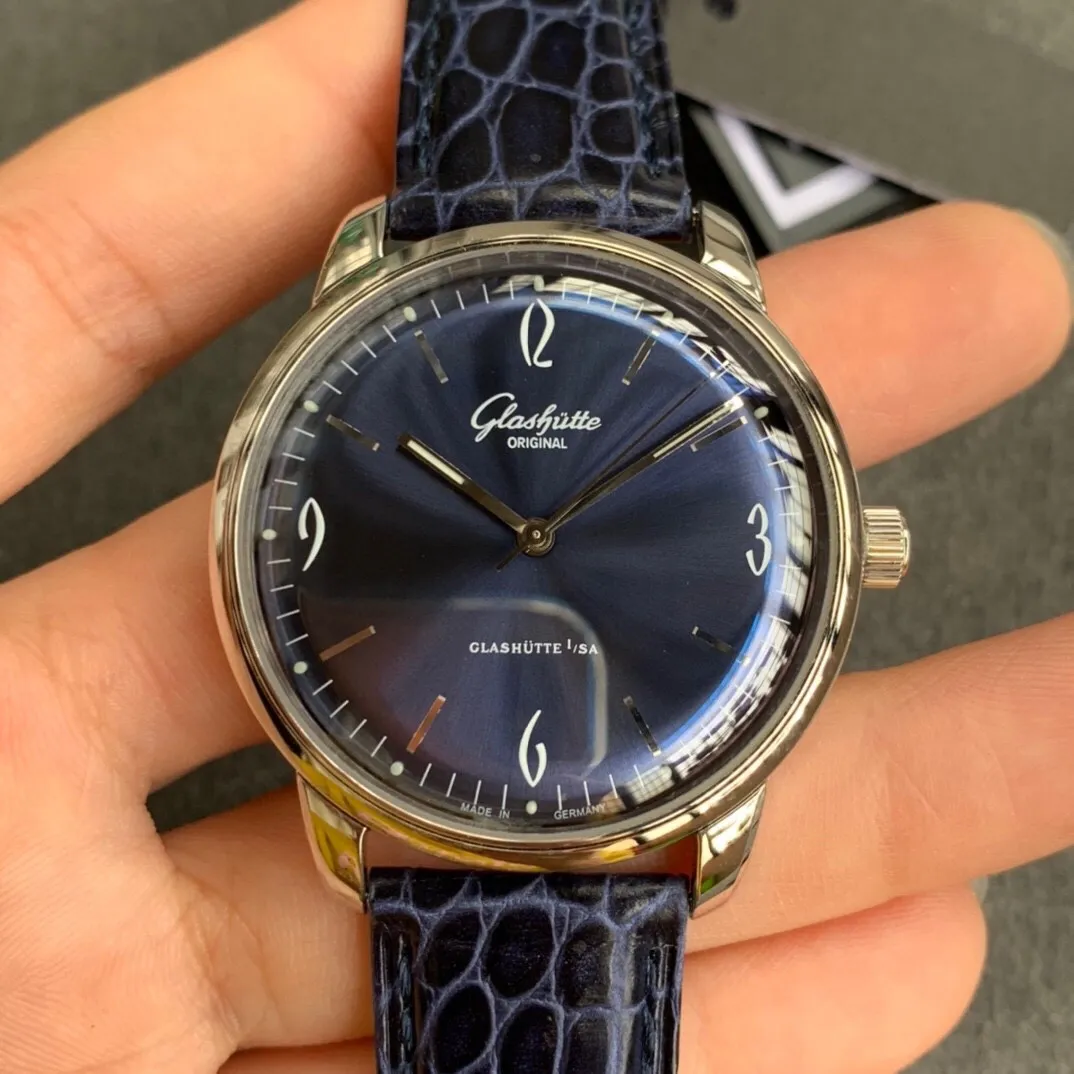 【GF出品】格拉蘇蒂60年代復古60年代39mm腕錶【錶鏡】：由整塊藍寶石玻璃打磨而成的弧形鍋蓋鏡面。