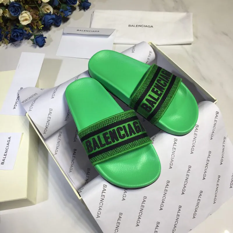 🌟,2019巴黎世家BALENCIAGA升級版爆款情侶款拖鞋,現貨發售。