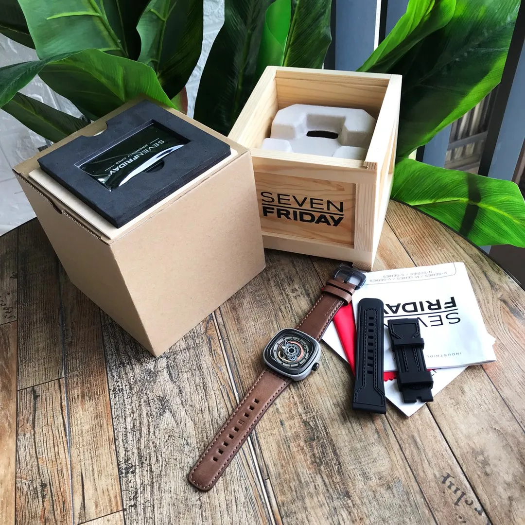 原單 所有配件百分百原廠出.  （爆款傳送）七個星期五 SevenFriday  原單新穎設計，錯落有致 型號：SF-B/01 尺寸：47*13mm，搭載日本西鐵城Miyota82S7原裝機芯，精緻推薦男士機械休閒商務腕錶 ，為你精心打造超真實實物圖拍攝 讓你超真實實物圖體驗，配原裝盒出！ 