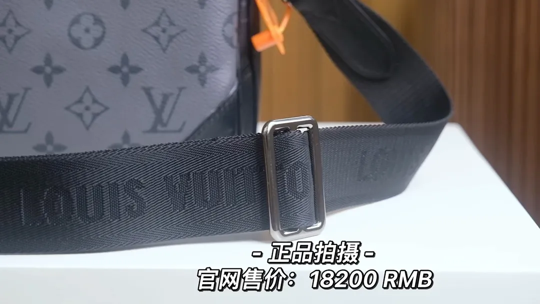𝐓𝐑𝐈𝐎郵差包 升級版1M694431免檢版 0011150▪️正品拍攝視頻▪️官網售價：𝟏𝟖𝟐𝟎𝟎 𝐑𝐌𝐁