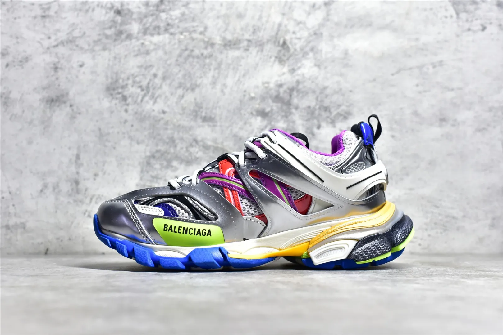新貨🚀#純原 巴黎世家 三代 意產純原巴黎世家3.0 三代戶外概念鞋 Balenciaga Track Sneaker 全系官方正確原裝灰盒翻蓋鞋盒 同步最新批次迄今為止工藝最繁瑣 模塊化組裝最多全鞋材料拼接多達68塊全鞋縫合採用原廠高士線官方渠道材料99%還原官方配置 頂級專供 大貨支持官售對比手中有正品的顧客可以自行對比 XC465CD#SIZE：35 36 37 38 39 40 41 42 43 44 45 46