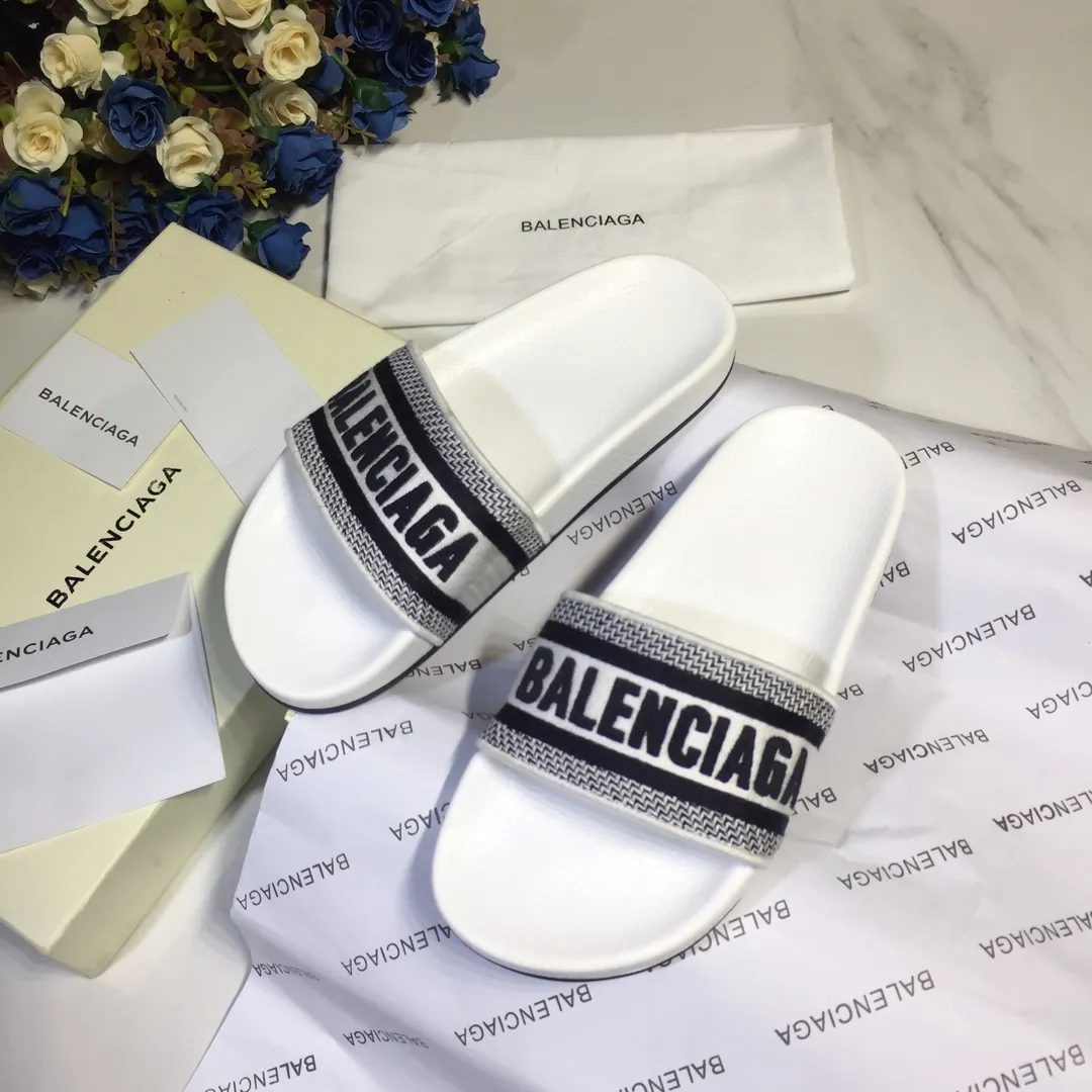 🌟,2019巴黎世家BALENCIAGA升級版爆款情侶款拖鞋,現貨發售。