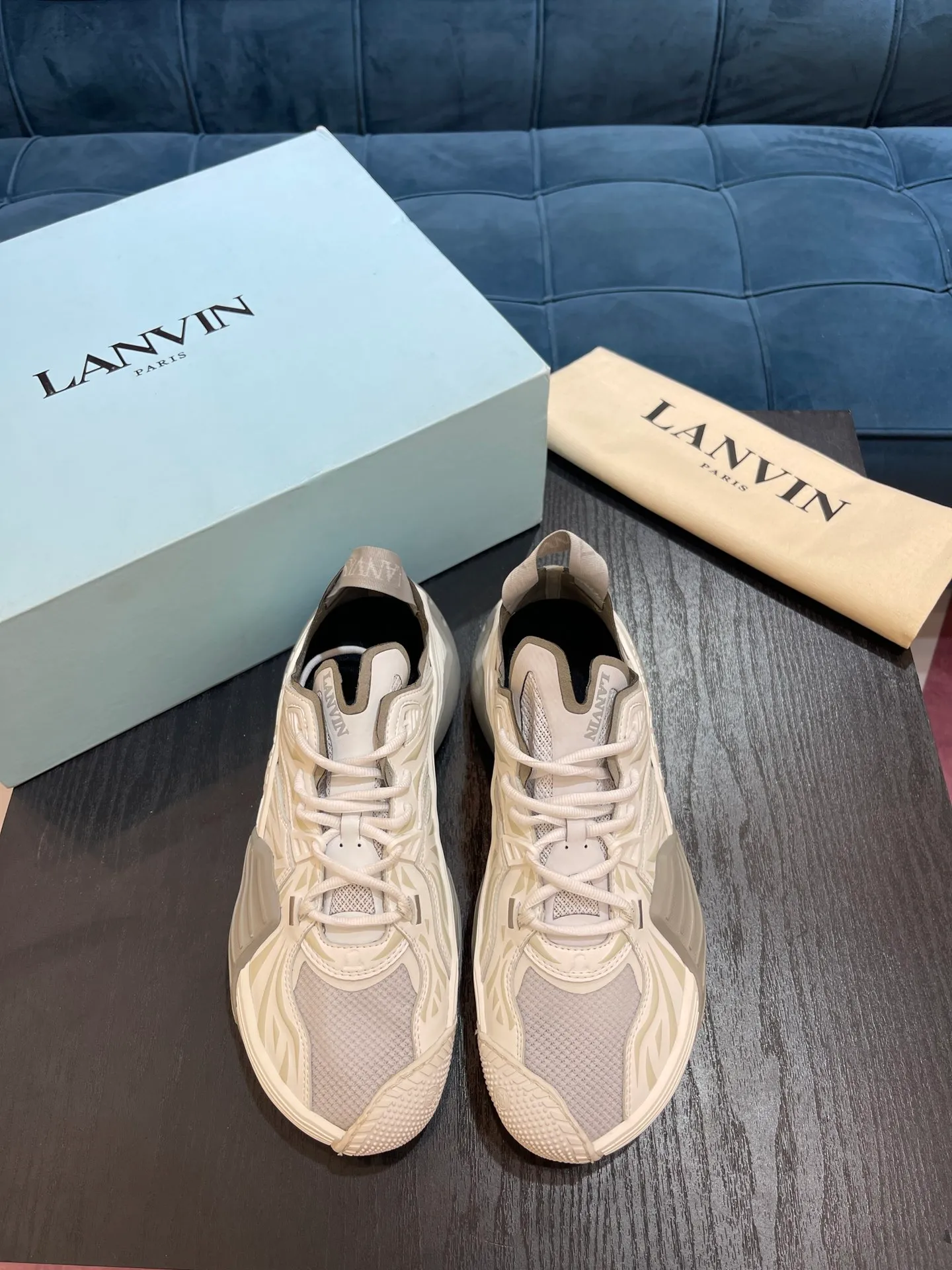 LANV～ FLASH系列情侶款運動鞋✅ 炫酷未來感，從FlashX運動鞋開始實戰機能風靈感源自攀岩運動，搭載獨特設計與精湛工藝，強化專業運動能力。