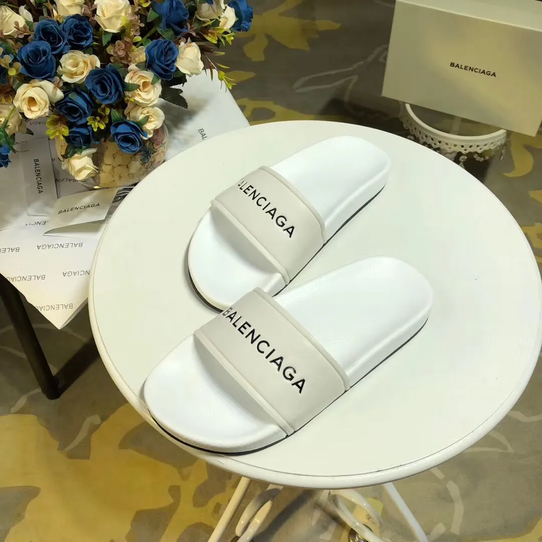 🌟,2019巴黎世家BALENCIAGA升級版爆款情侶款拖鞋,現貨發售。