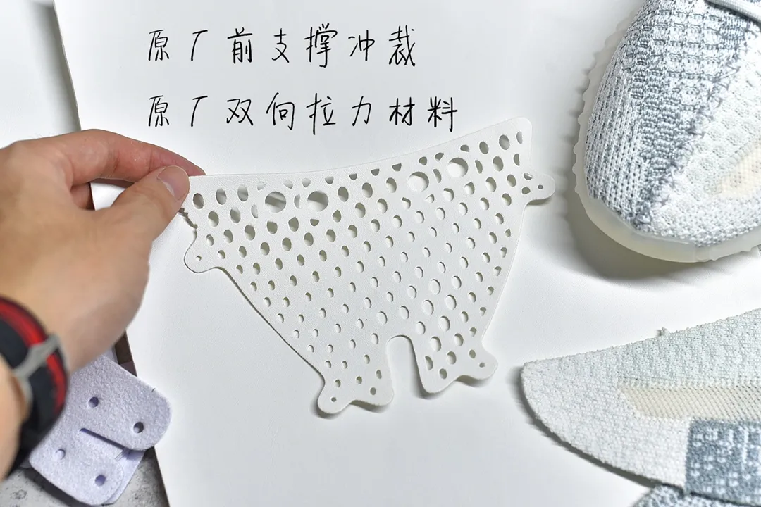 🔻雙向彈力前支撐材料Yeezy 350V2 Cloud white 新冰藍/泛藍限定 滿天星