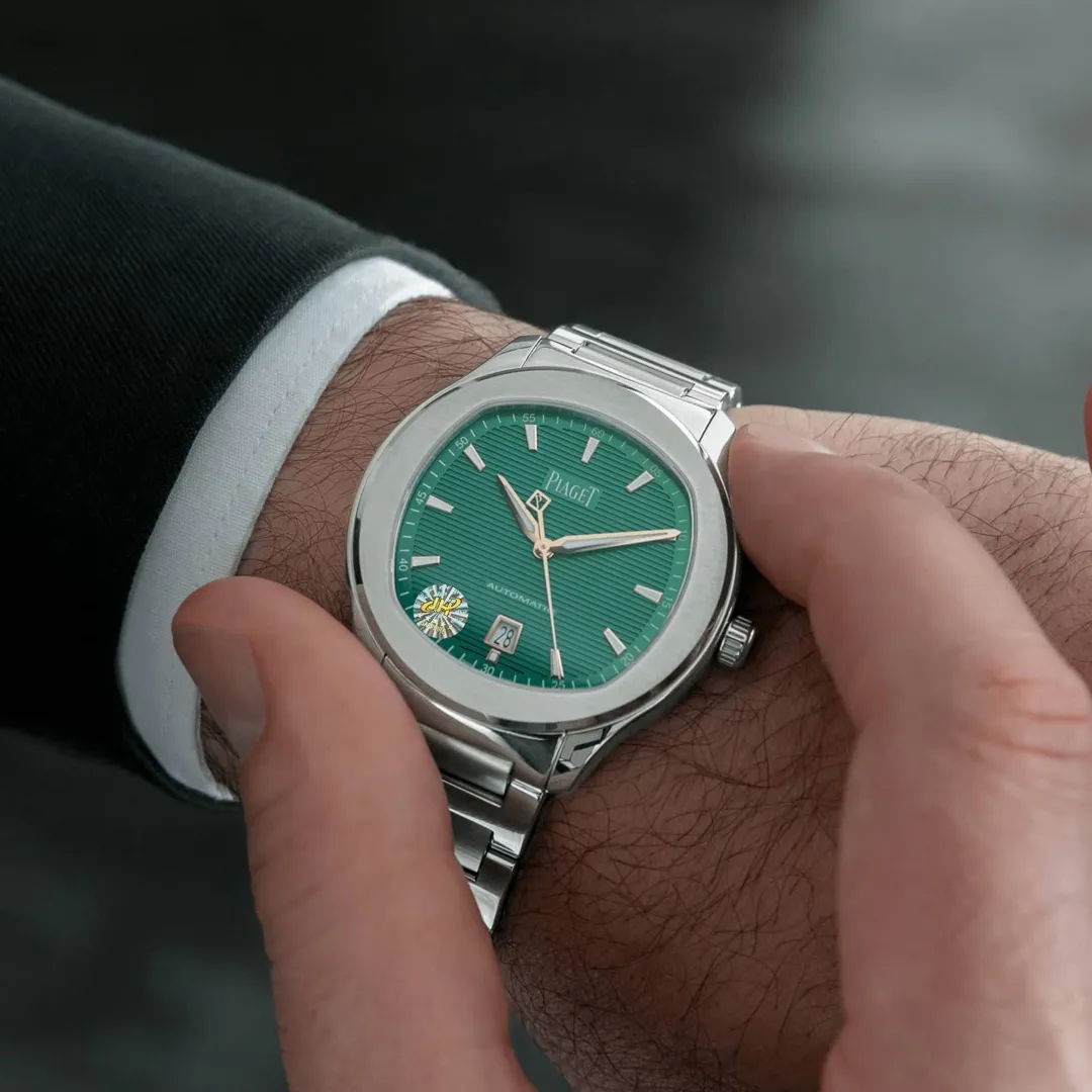 Piaget PoloS系列火爆上市，全新鋼帶散珠打磨，將生活的藝術與時間融合一起，彰顯傳奇色彩！