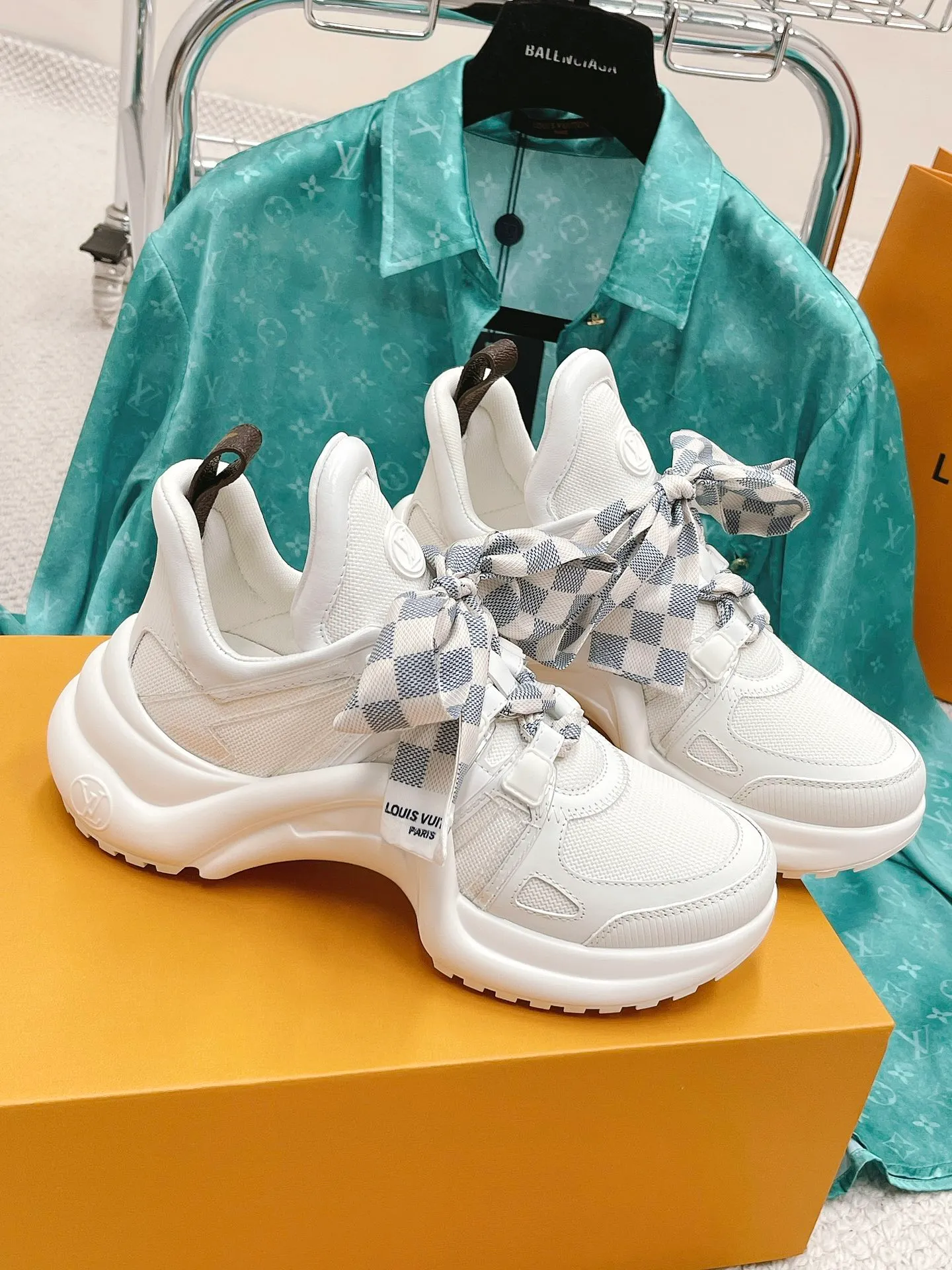 LV archlight新款白雪公主 超仙2022ss新配色這個配色 醜萌可愛 稱為老爹鞋中純欲天花板蝴蝶綁帶老爹鞋蝴蝶結綁帯很精緻 頂級版本 做工細節對版 35-40 41