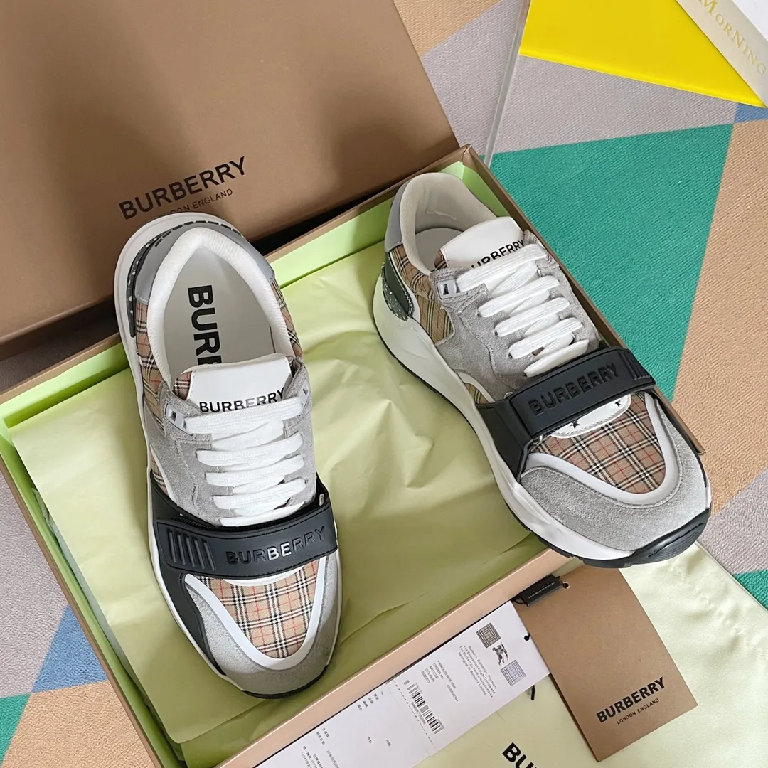 頂級版本:BURBERRY 巴寶莉Vintage系列 格紋 情侶款 休閒 運動鞋獨家推薦 這款匠心設計的時裝秀款運動鞋,各種格紋、麂皮和專屬標識環保帆布材質的融合配送專櫃精美包裝🛍📦▪️面料: 原版定制進口小牛皮+牛反絨▪️內裡:進口透氣網裡▪️鞋底:獨家開模橡膠防滑大底▪️底厚:5CM▪️Size: 女款35-41/男款39-46