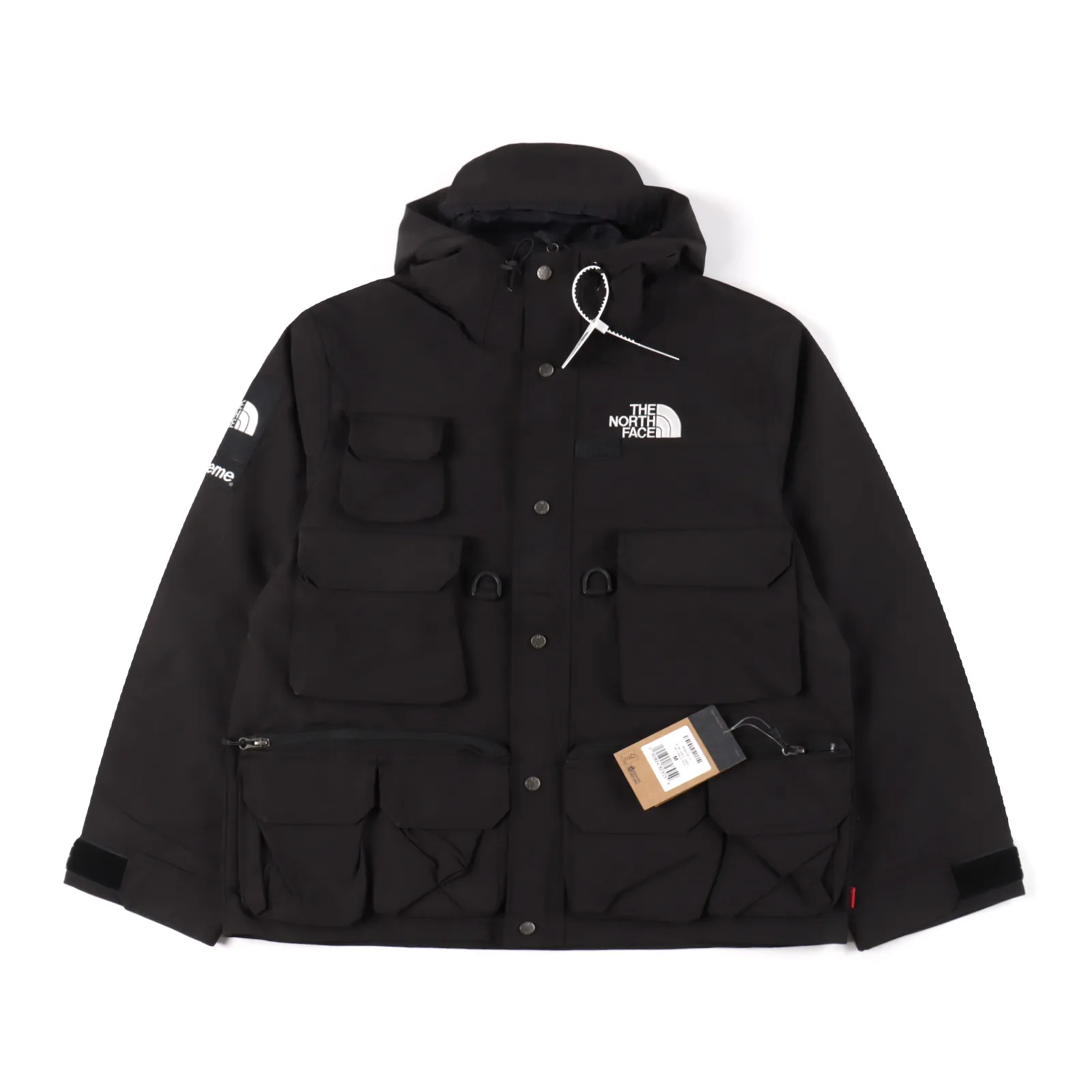 Supreme X The North Face/北面TNF 聯名多口袋網眼衝鋒衣                全新批次 Supreme與The North Face每年的合作一直都是萬眾矚目，近日，它們正式公佈了2020年春季新品系列。