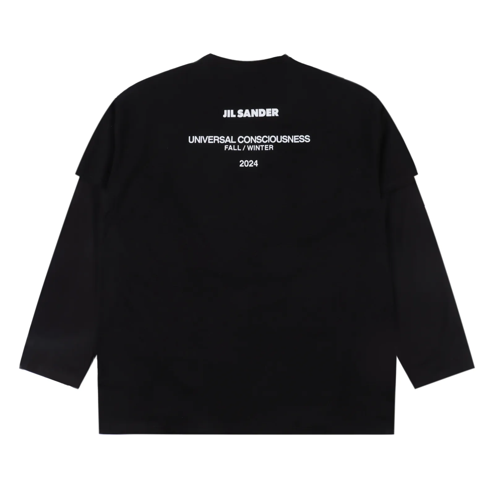 Jil Sander 24Fw 後背字母真兩件長袖 面部採用26s230g精梳棉,底部常用40s180g高密度爽滑棉,全棉材質定織,對版定染顏色,雙面燒毛無塵食毛工藝,做工手感絲滑,上身舒適,整件衣服使用雙層設計,兩件衣服合成一件衣服,成本直接翻倍,印花處採用進口膠漿絲網印,清晰無毛邊,時尚感超強,整體效果視覺簡約高級,注意,不是常規拼接假兩件,而且兩件衣服套在一起,面料用量大,版型裁剪設計讓上身不會太臃腫,簡單基礎的搭配單品,不用費心搭配就可以上身,男女同款,定制輔料三標 Size:46/S 48/M 50/L 52/XL 編碼:YIJ090712