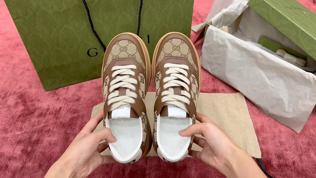 ❤️實拍視頻～專櫃現在依然還是要排隊才可以拿到的顏色，咖啡色別提多好看了！