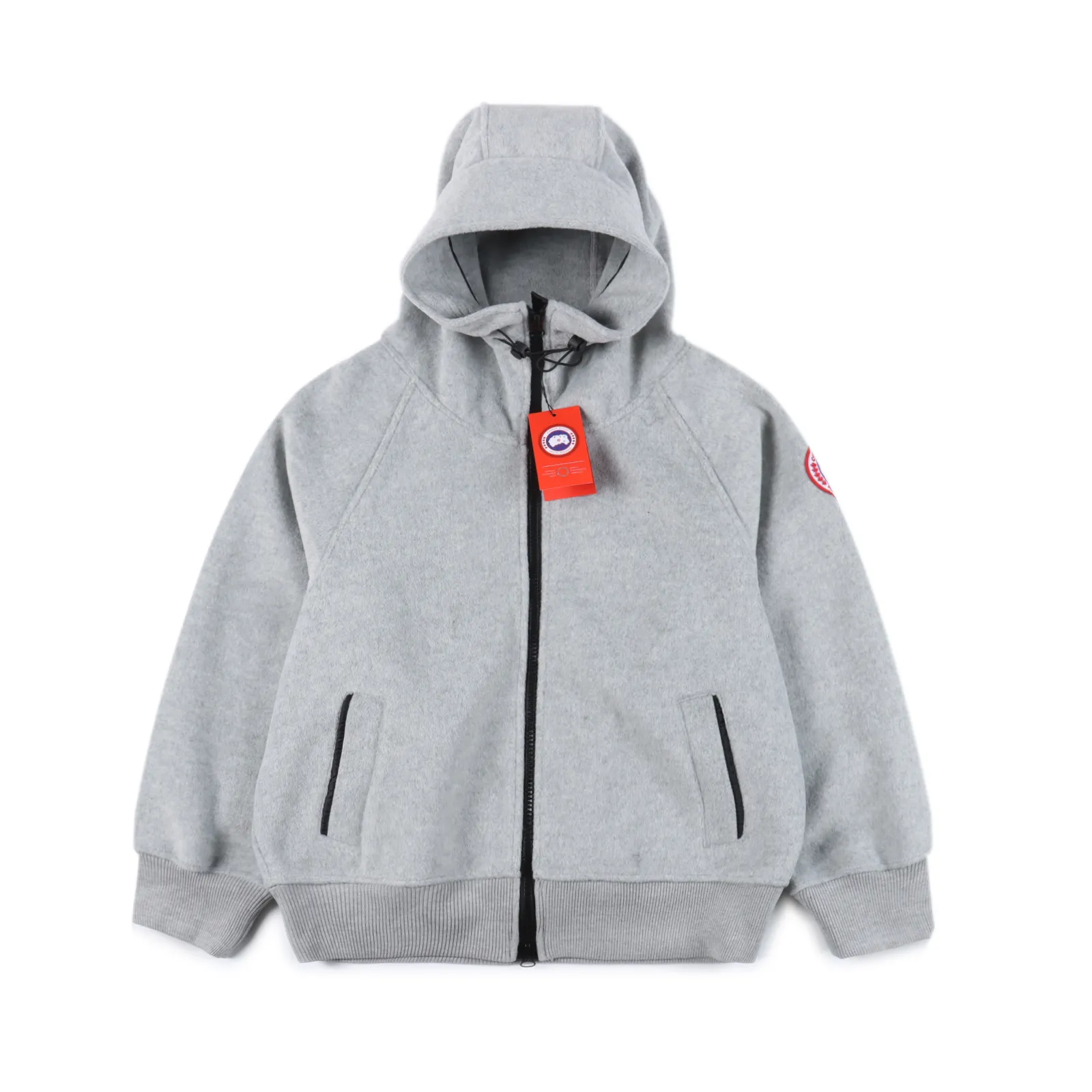 Canada Goose  大鵝 Chilliwack毛呢抓絨飛行員夾克                 面料精製而成 這是我們的新一代抓絨材質  此款時尚的毛呢飛行夾克採用寬大的可調節連通式兜帽設計 正面有門襟 並配有可調節抽繩 讓您能夠輕鬆應對季節變換 從容抵禦惡劣天氣 分節式袖口和羅紋針織下擺設計提高了貼合度  男女同款 原版600克毛呢抓絨面料 原版超高重量 區別純棉版本 加厚帽領 3D剪裁 各處細節完美對應 全套原版三標輔料齊全 原廠袖標                SIZE:S-XL                編碼：EIO122603