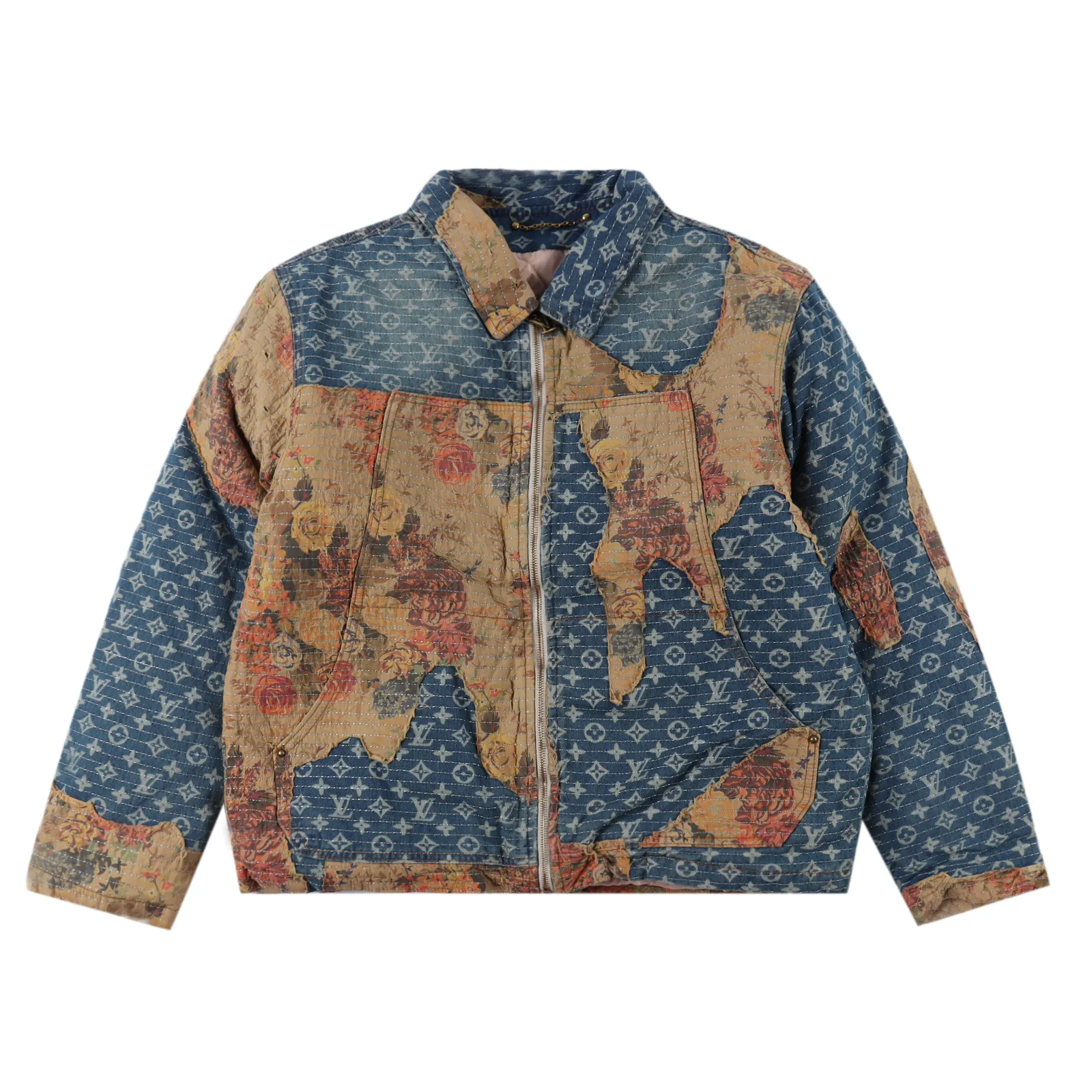 LOUIS VUITTON/路易威登 花卉拼接復古棉服牛仔外套                官網重工品質LV路易威破壞布丁水洗復古懷舊牛仔棉衣外套，版型寬鬆，胸前拼接貼佈工藝，超複雜工藝，進口激光燒花貼佈，高端定制1:1拉鍊，原版定制里布，獨家定制花卉貼佈，採用進口田島繡花20萬針才可做出成衣，菱形間棉格紋，超高難度對位對線，重工水洗雕磨破位置精準切細膩，極度耗時，媲美專櫃ZP，細節秒殺一切，秋冬男女同款市場最高版本！                                