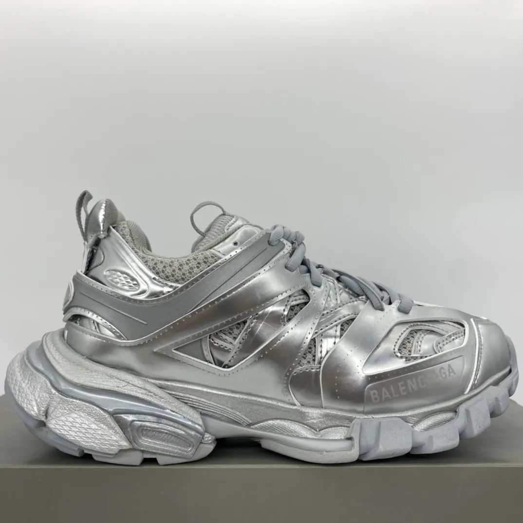 Balenciaga Track 3.0 巴黎世家3代 “亮銀”巴黎世家3代（無燈版）戶外概念鞋，原廠原檔案開發，原盒原盒，採用原廠材料，私模組合大底，細節精準對位官方，從裡到外一切百分百還原官方配置，頂級專供碾壓市面一切真標版本。