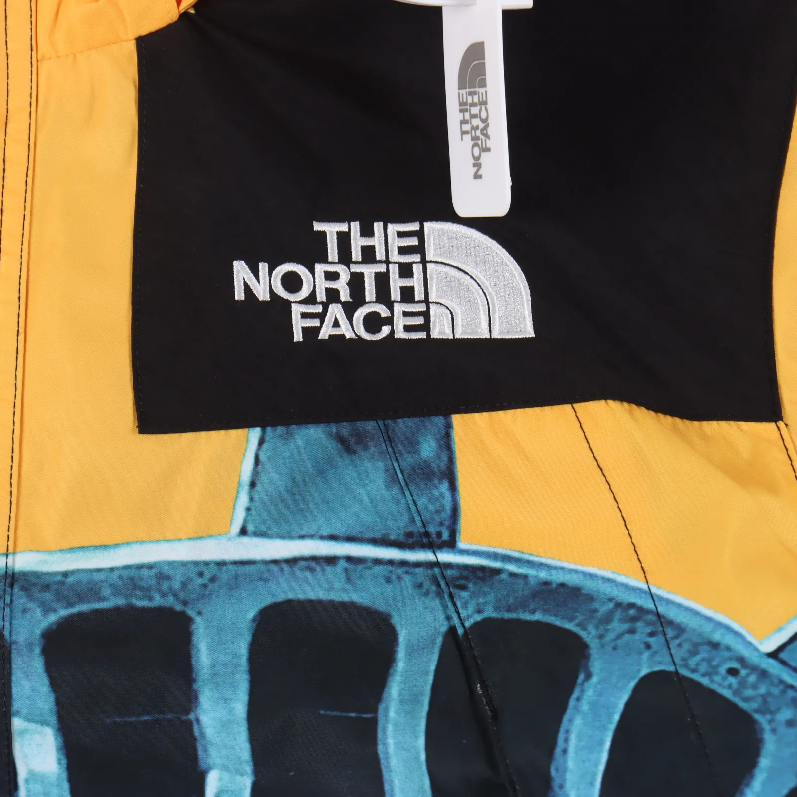 Supreme X The North Face/北面TNF 聯名自由女神衝鋒衣                全新批次，這兩家聯名的款式，無一例外！