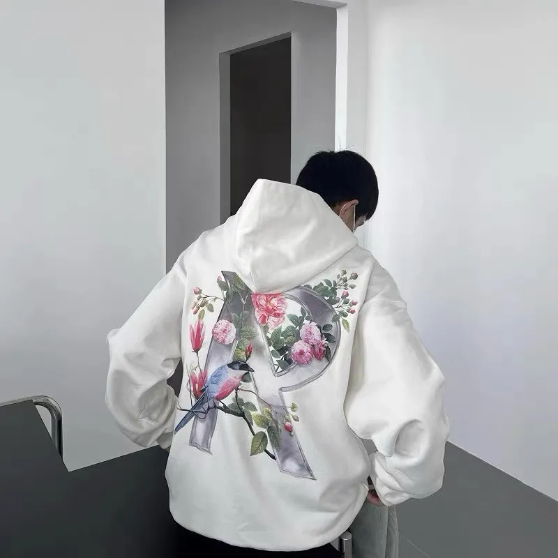 Represent 24FW 花卉連帽衛衣帽衫 面料採用32S環錠紡純棉精梳衛衣毛圈布 表面除毛 衣服摸上去順滑柔軟沒有毛羽 經過水洗處理後430g 衣服機洗也不會變形 縮水。