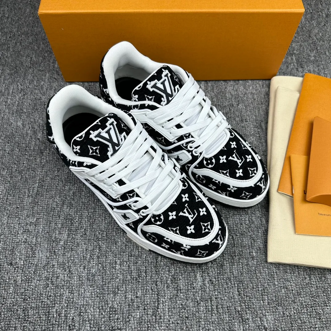 1v 驢牌  trainer 黑白 情侶款