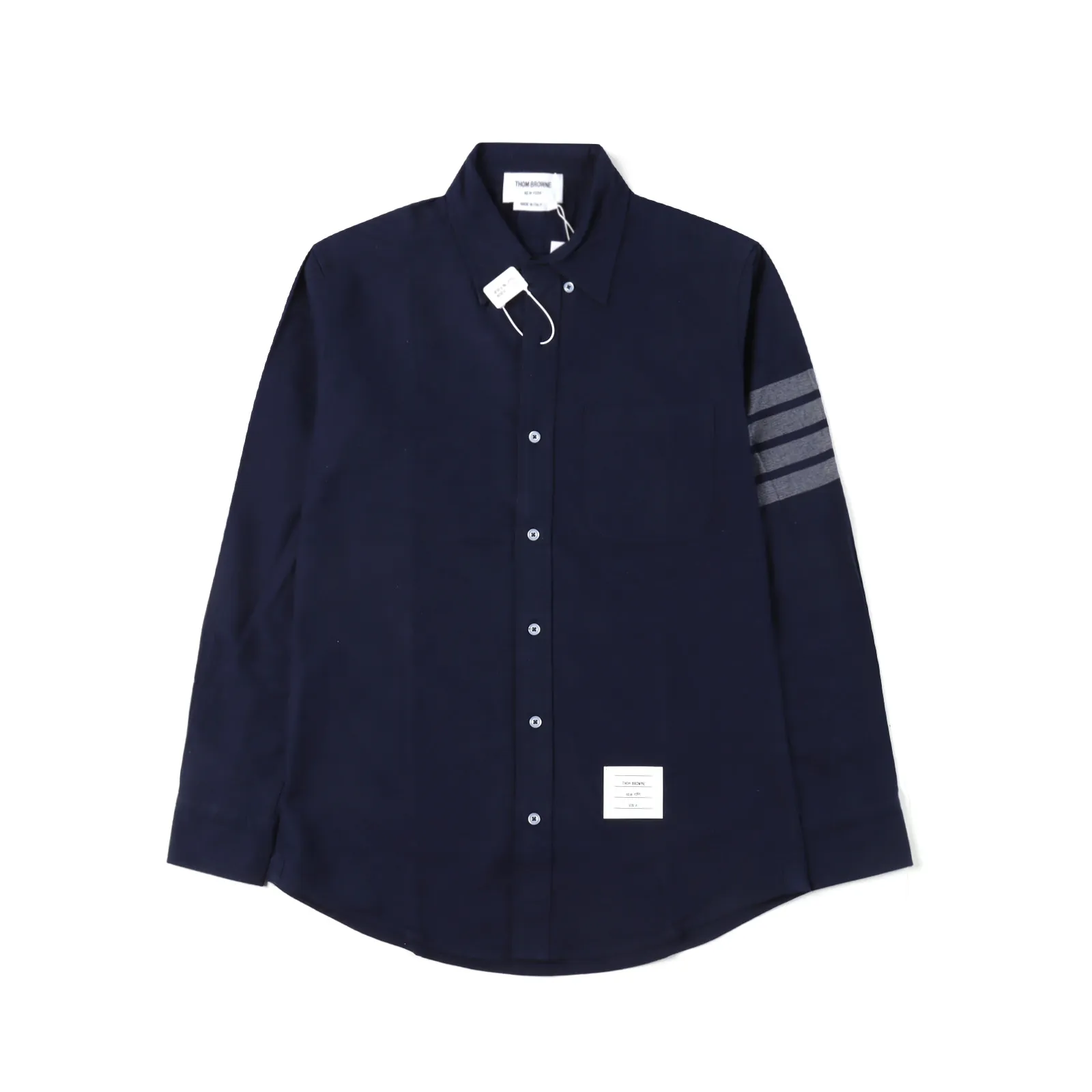 Thom Browne 22Fw 四槓條紋法蘭絨長袖襯衫                高支高密定制面料，法蘭絨加厚磨毛，磨毛工藝處理，手感細膩，高檔純棉面料，全工序採用進口縫紉設備製作，針距細密，走線整齊，高品質製作技術，是槓條紋為色織定制，製作過程緩慢，品質層層把關，釦子採用透明琉璃釦子，細節還原，定制輔料三標                Size：1 2 3 4                編碼：CAL080722