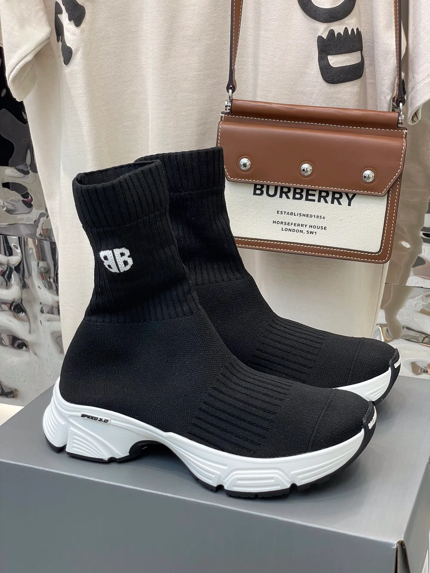 balenciag*  speed3.0妥妥的光腿神器，上身超級纖瘦修長鞋底超輕，舒適無敵👏👏原版拷貝，頂級版本情侶💑size 35-45