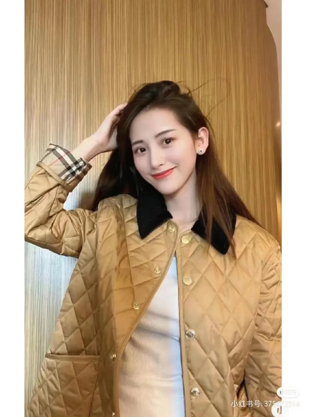 Burberry 經典款復古菱格棉服 外套 B家每年都有出的基礎款輕薄棉服,棉服屆的天花板~經典格紋設計~超精細復古菱格衍縫,內部輕薄夾棉,開模logo四合扣開襟,完全對版一致!
