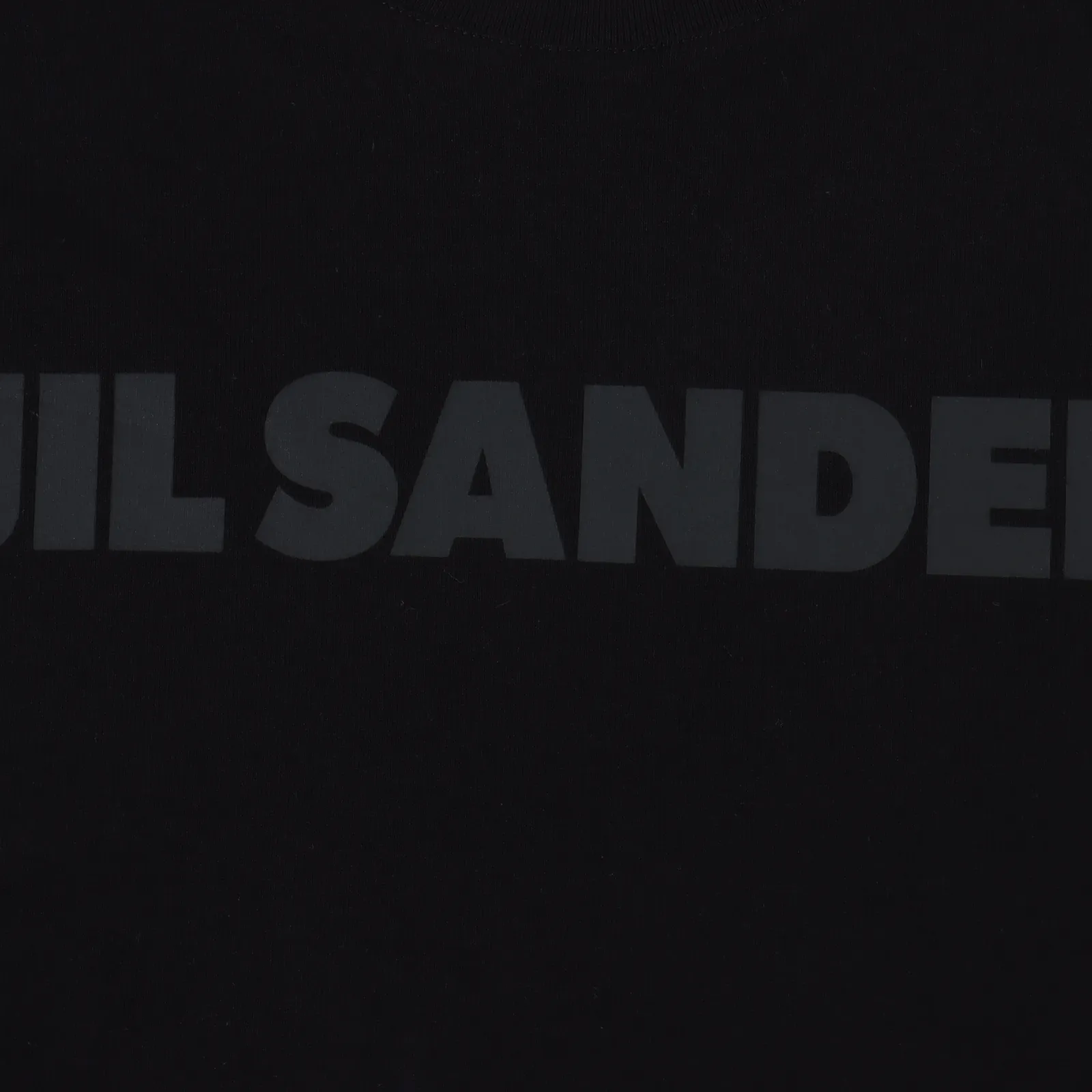 JIL SANDER 吉爾桑達 24FW 字母印花長袖T卹 原版杭州萬象城專櫃購入4400面料採用300GOE氣流紡定織定染全新配色與YB顏色完全一致主麥領標全部純手工縫製裁片採用進口水漿印花保證機洗不掉成衣袖口下擺小燙製作區別普通短袖打邊做工相對複雜現貨入庫 尺碼:S M L 編碼:XLB092402