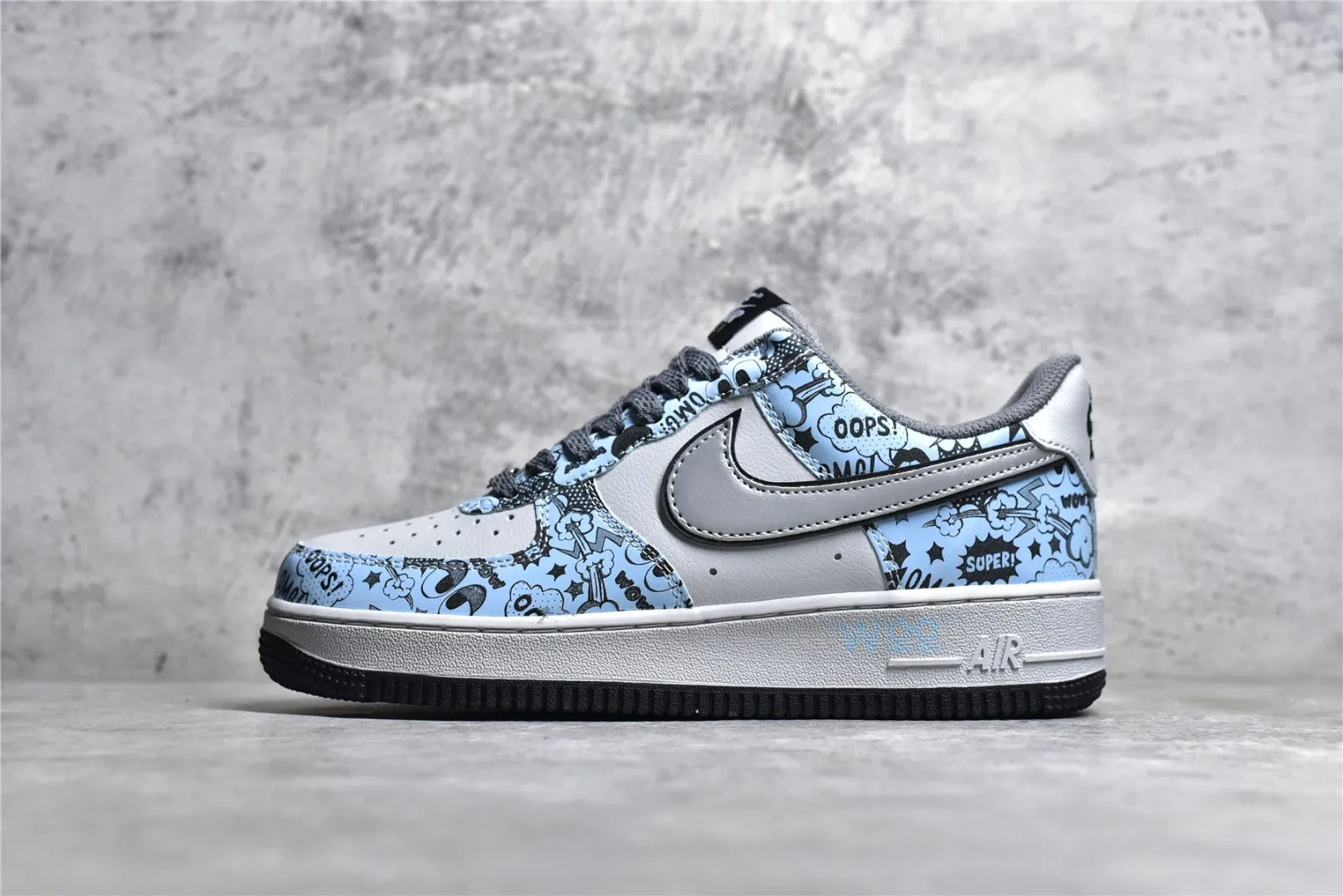 ▪️覓貨權威實拍💯#SJ36640新貨🚀#公司級別 Nk Air Force 1'07 Low “Smurfs” “藍精靈”空軍一號低幫休閒板鞋 貨號：ZG0088-822 電玩主題 全鞋身3M反光 經典遊戲伴隨童年 FIFA Sony 實況足球 任天堂 小霸王 街頭霸王 拳皇…出生不能選擇 人生可以掌控 尺碼：36 36.5 37.5 38 38.5 39 40 40.5 41 42 42.5 43 44 44.5 45