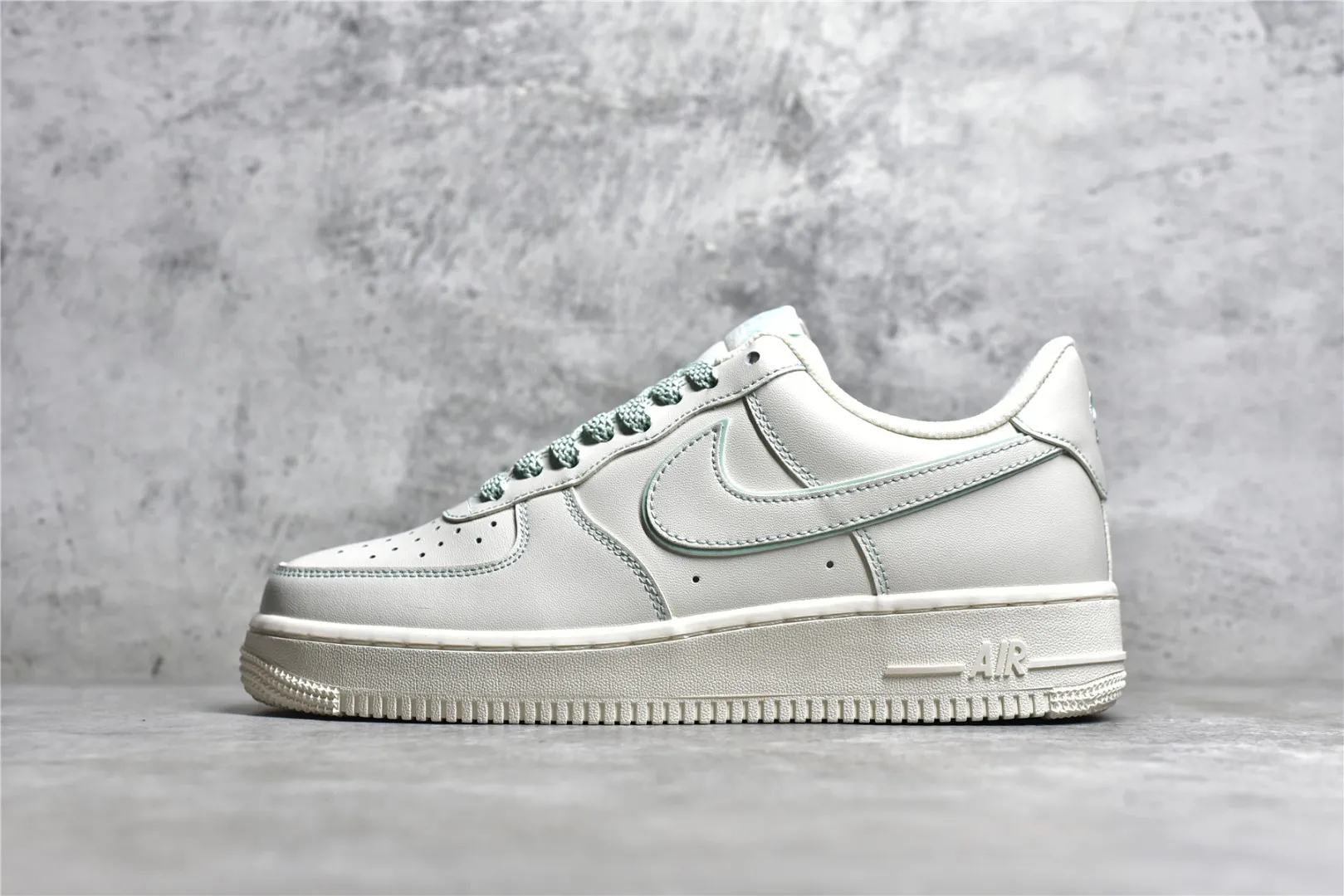 ▪️覓貨權威實拍💯#SJ32200新貨🚀#公司級別 NK Air Force 1 Low '07 “兔八哥”米玉色滿天星 低幫空軍一號休閒板鞋 定制皮料 3M反光 原楦原紙板 純正版型 清潔度完美 內置全掌氣墊 貨號： 315122-707 Size：36 36.5 37.5 38 38.5 39 40 40.5 41 42 42.5 43 44 44.5 45