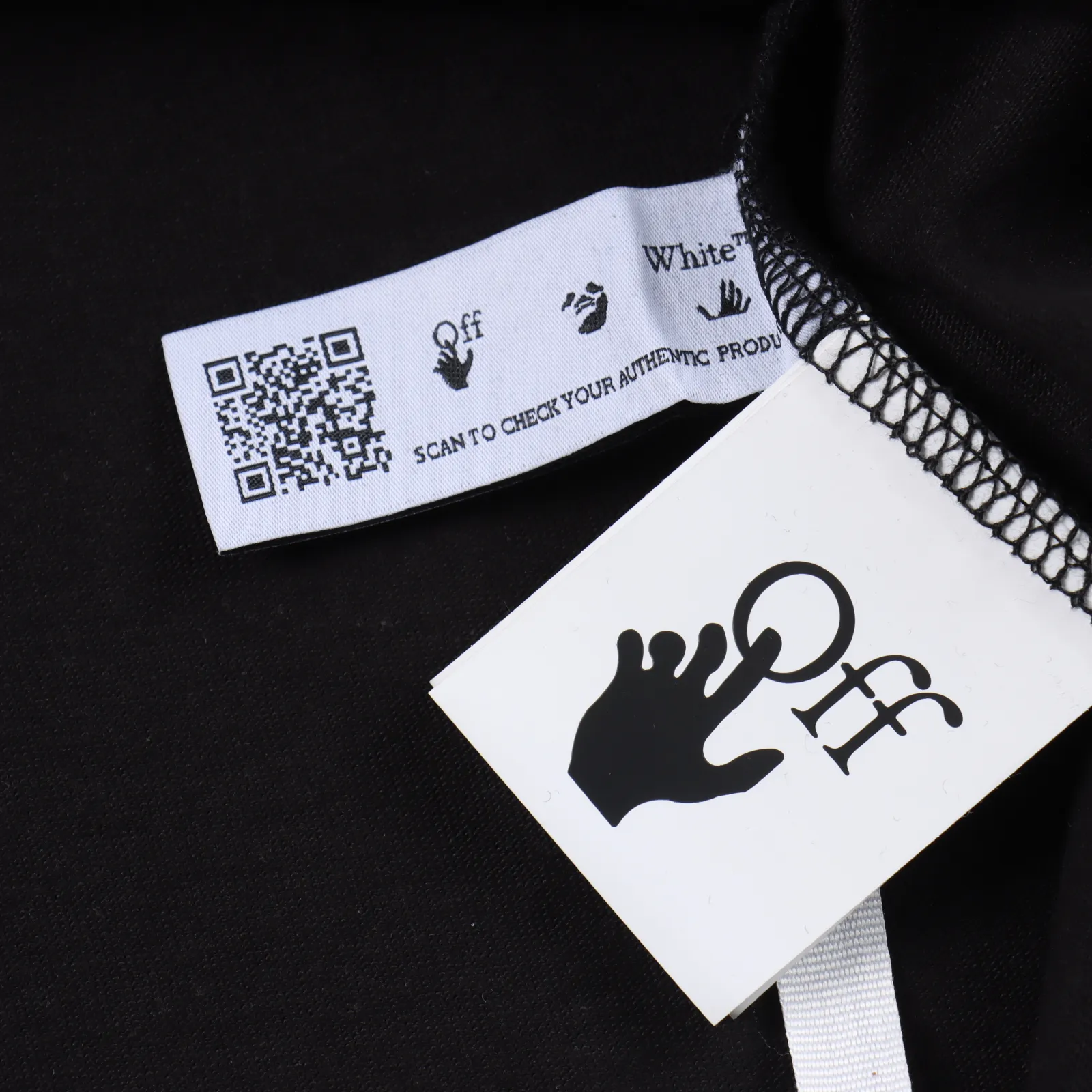 Off white 23SS 彩色油畫箭頭印花短袖 所有面料以及螺紋均為訂織定染 所有面料顏色均經過色卡比對定染面料 無任何色差 採用240G克重 100棉汗布 汗布:一種薄型針織物(就是平常全面短袖的面料) 因其吸濕性強在經編貨緯編針織機上用 平針、集圈、螺紋、提花等組織織編結成單面或者雙面織物 不做作的隨性手法 這樣的質感很街頭 比常規的箭頭標識更具視覺上的層次感 特別風格化的單品TEE自然具備高識別度 標籤化顯著且足夠個性張揚 春裝第一波主推款 經典OS版型 重工藝高質感加持 印花採用日資MIMAKI印花機作業 不起邊無毛邊 一共8套網版撞色非常難調 前片絲網印140網目 非常細很容易堵版 難點在於做數碼是半鏤空的白底 為了達到原底色黑色純黑且偏薄的效果 黑色底色部分不可以上白色數碼打底白 凸顯出非黑色部分的立體感 如果做統一白底完全丟失了原印花立體視覺 導致調色非常困難 曲線要考慮白色打底和鏤空部分的問題 只能摳圖做曲線調圖 任何一套菲林網點過密或過疏都會影響成色效果 一共六套菲林版 洗標也是按照原版的字體找公司訂做 輔料部分依舊採用全線正確輔料 長方形梭織領標設計 把之前的立體矽膠手感字體取消改為全梭織領標 領標部分可以看到熒光色字體 五聯矽膠吊牌 三聯水洗標以及斑馬線包裝線依舊 SIZE:XS S M L 編碼:CAL011761