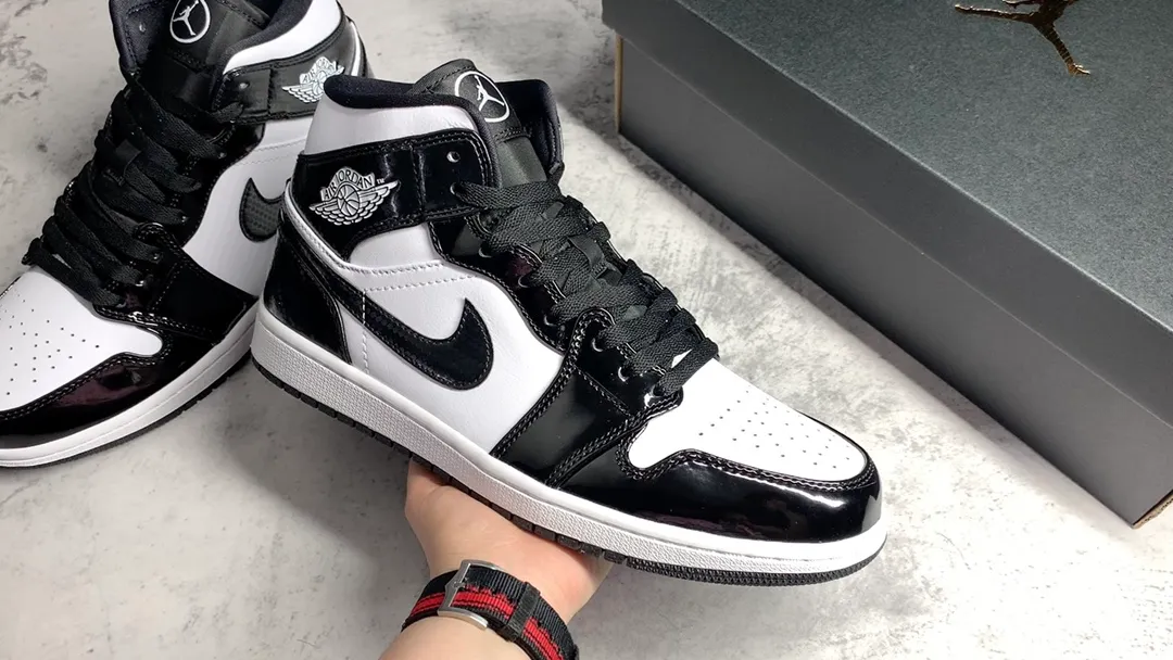 獨家開發市面唯一純原級別 Air Jordan 1 MiD 出爐 漆皮熊貓