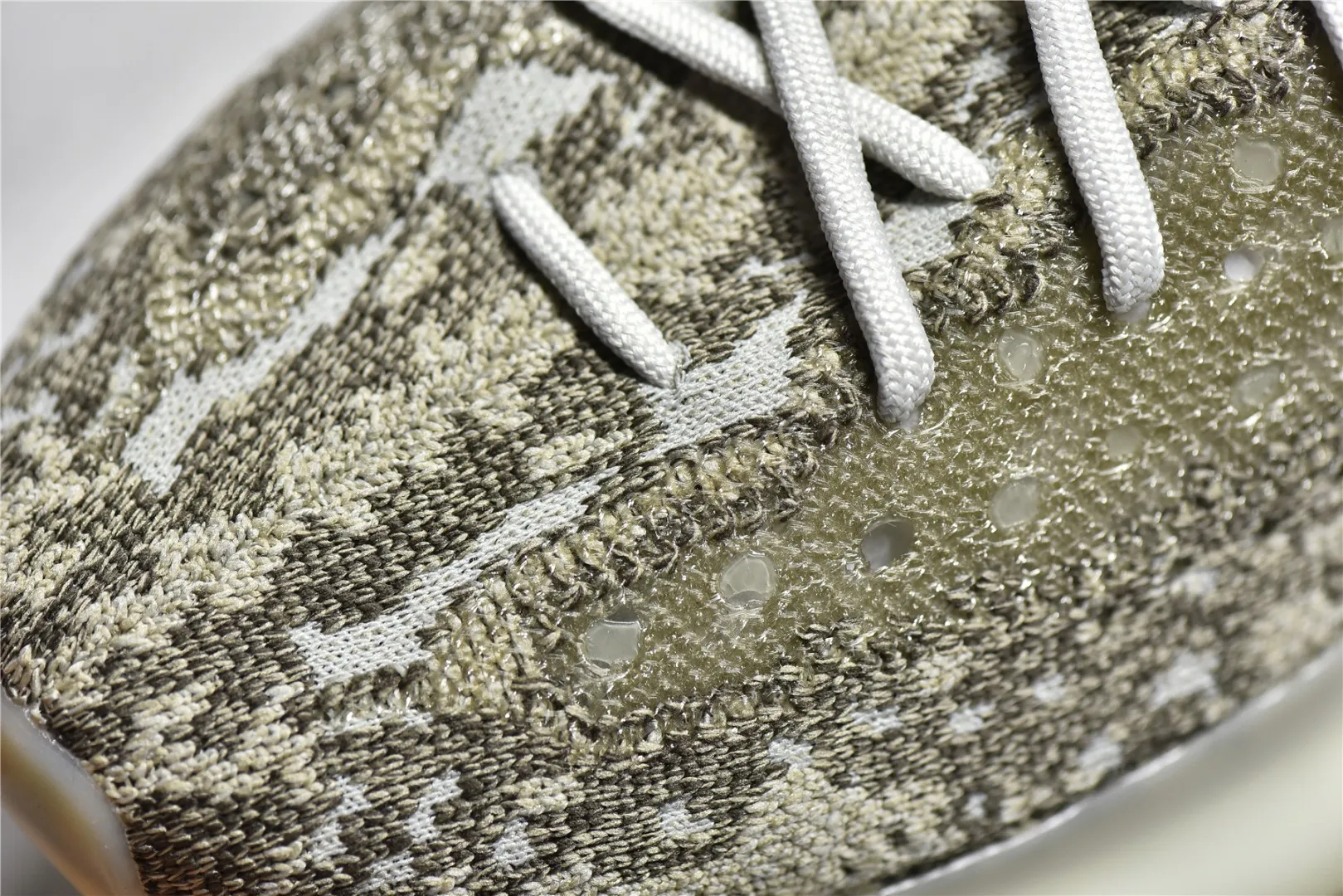 細節鑑定Yeezy Boost 380 "Stone Salt" 岩石灰