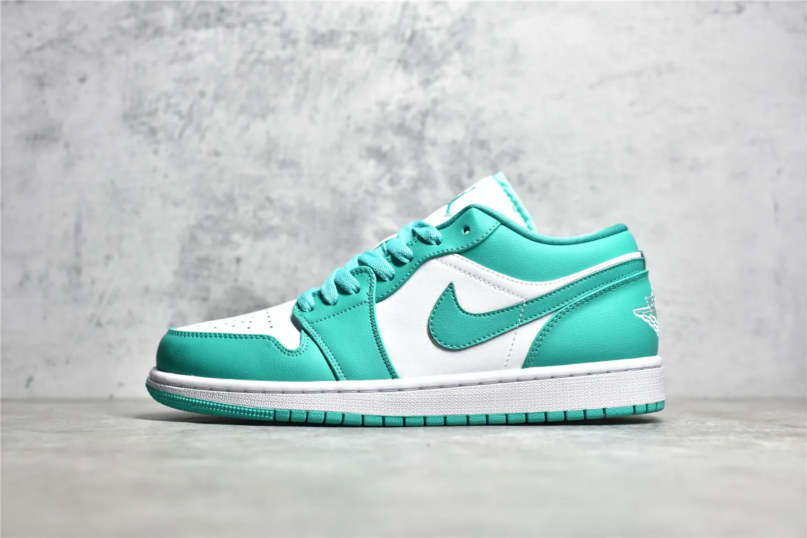 ▪️覓貨權威實拍💯#A新貨🚀#K版 Air Jordan AJ1低幫/中幫 系列 全新流水線出品 獨家版本唯一平替選擇 市場第二梯隊最強版 原楦原紙板開發 全鞋電腦針車 原廠內置全掌氣墊 原盒內在原標 唯一Zp原版鞋帶綁法 免檢產品 全新2022版型 全頭層皮料 完美零毛邊處理 SIZE：36 36.5 37.5 38 38.5 39 40 40.5 41 41 42.5 43 44 44.5 45