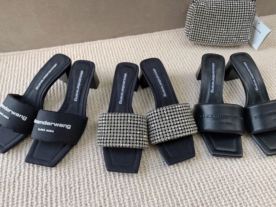 Alexander wang 21aw 春夏新品水鑽拖鞋      夏季神仙拖鞋！ 