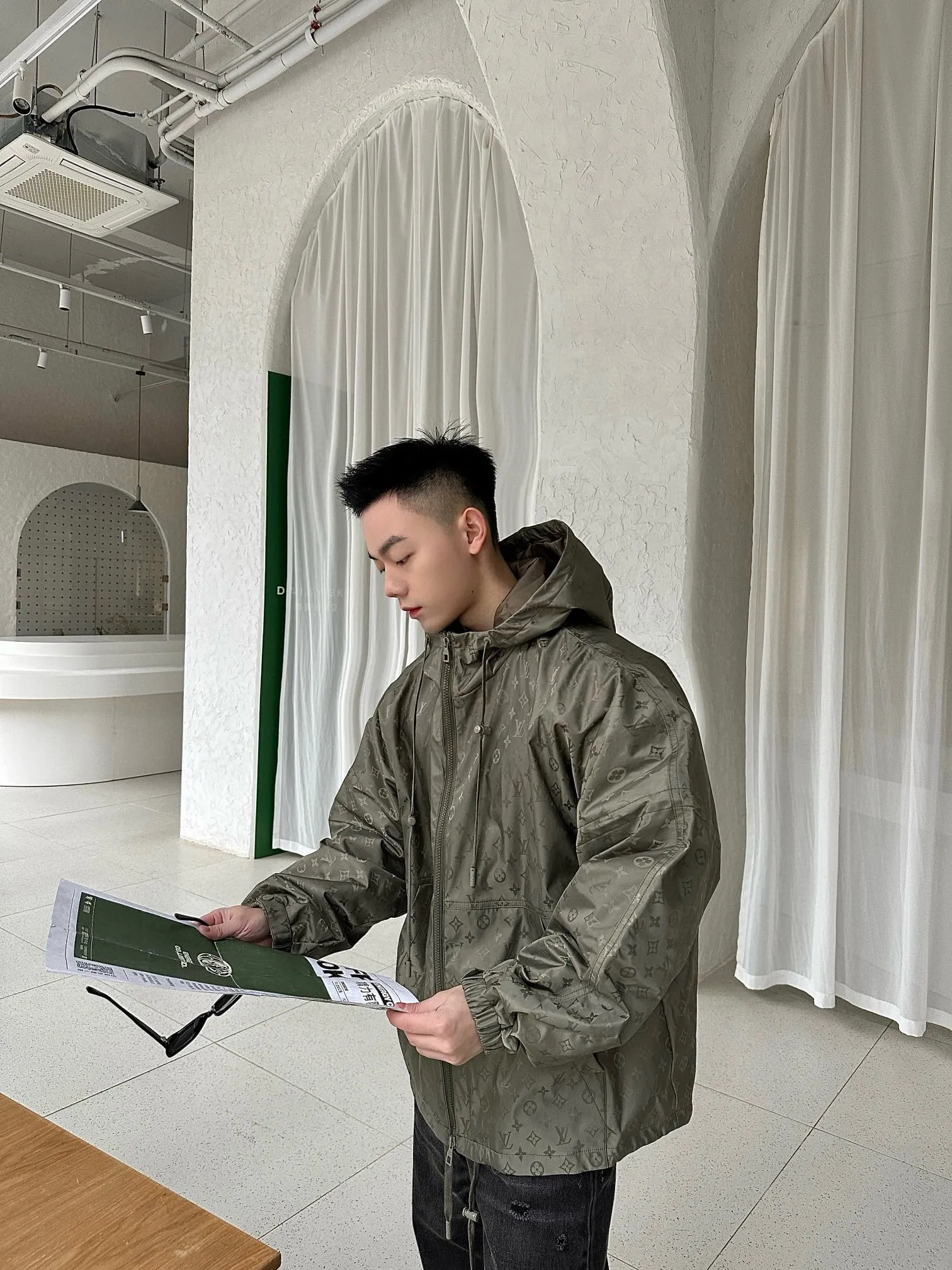 Louis Vuitton/路易威登 老花滿印風衣拉鍊外套                原版購入，第一時間打版。