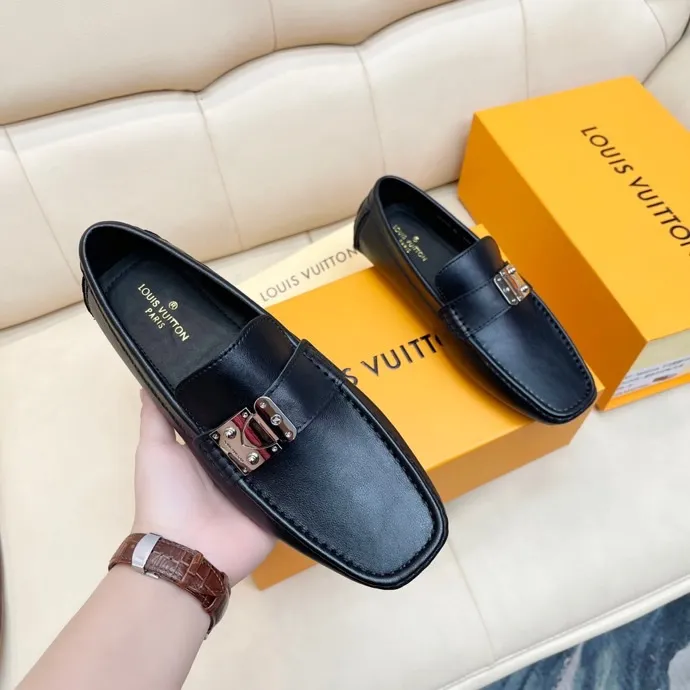 Lv 豆豆鞋 高端品質  小牛皮➕水染牛皮里 原版橡膠大底Size：38-45