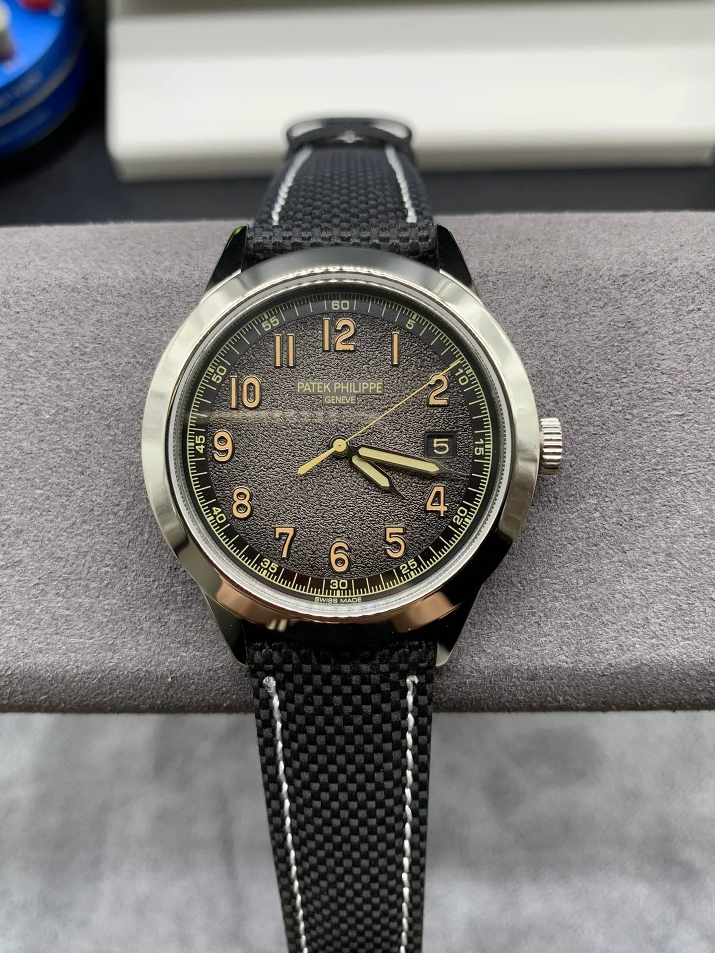 香港Hk工廠新品——百達翡麗Calatrava系列Ref.5226G-001腕錶錶殼：百達翡麗Calatrava系列錶款便因其圓潤流暢的錶殼形狀享有盛名。