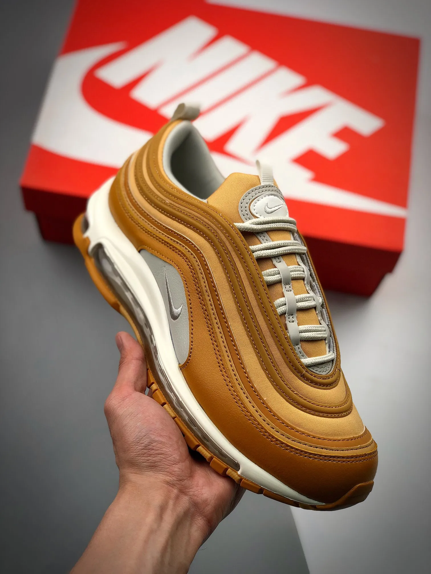 AIR MAX 97 白黃小麥平台特供 區別市面先行版本  #原廠TPU反光材料 #市場首家原模原氣墊  拒絕套用公底#鞋型不斷校對 與原鞋匹配率達到98% 貨號：CQ4818-400 Size：36 36.5 37.5 38 38.5 39 40 40.5 41 42 42.5 43 44 44.5 45編碼#A-B66732