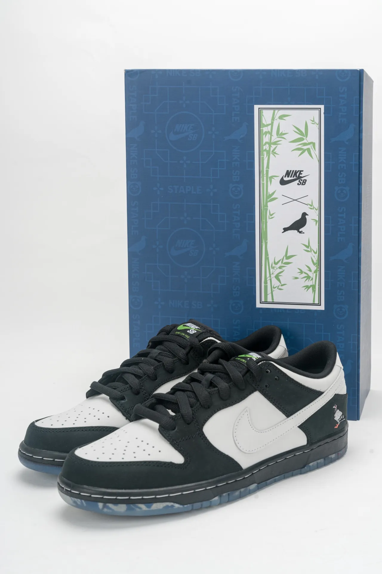 Staple x Nike Dunk SB Low Pro OG QS 黑鴿子聯名熊貓竹子 中國區 特殊鞋盒版本 貨號 BV1310-013（S-BOX）尺碼 36 36.5 37.5 38 38.5 39 40 40.5 41 42 42.5 43 44 44.5 45 46