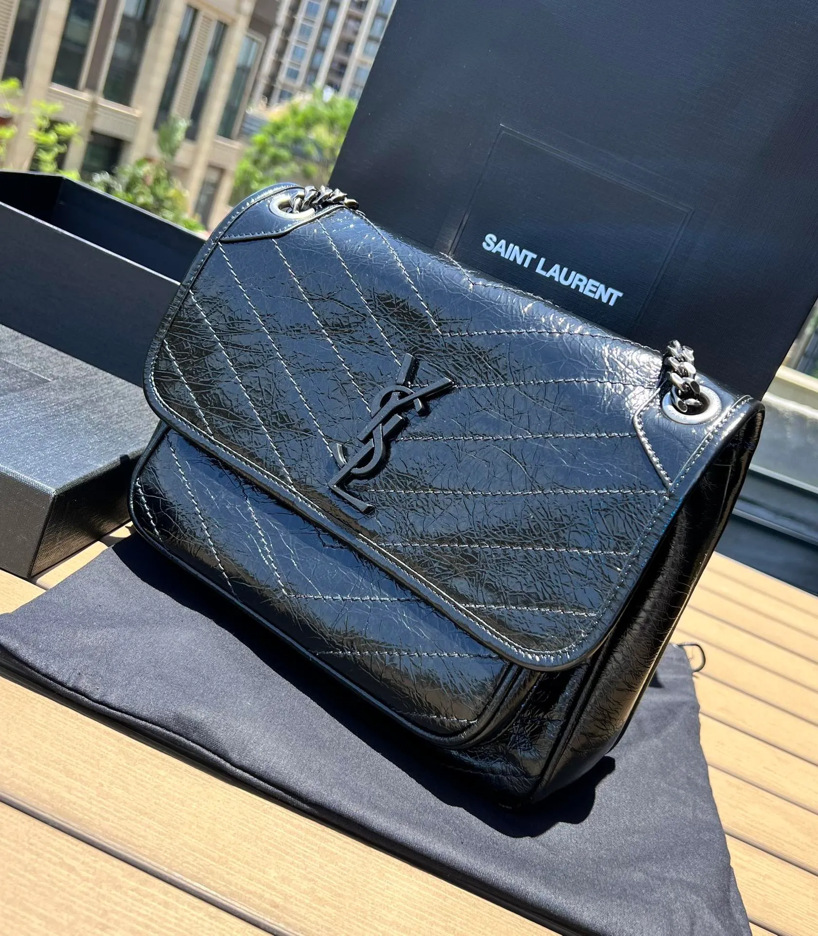 中號尺寸：28×20.5×8.5cm（561180898）YSL海外渠資源特供NIKI手袋❗️Niki褶皺皮質中號鏈條包，要說近兩年 SAINT LAURENT最火爆的包袋，NIKI榜首地位無可撼動！
