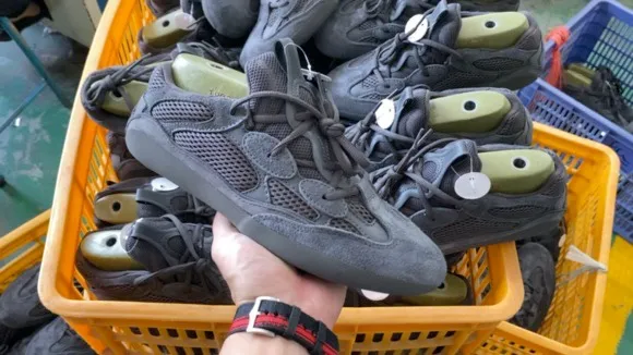 獨家純原YEEZY500開始補出 無爭議市面最佳 開售至今價格從未下調 一直是出貨即斷碼的補貨狀態 把握入手時機