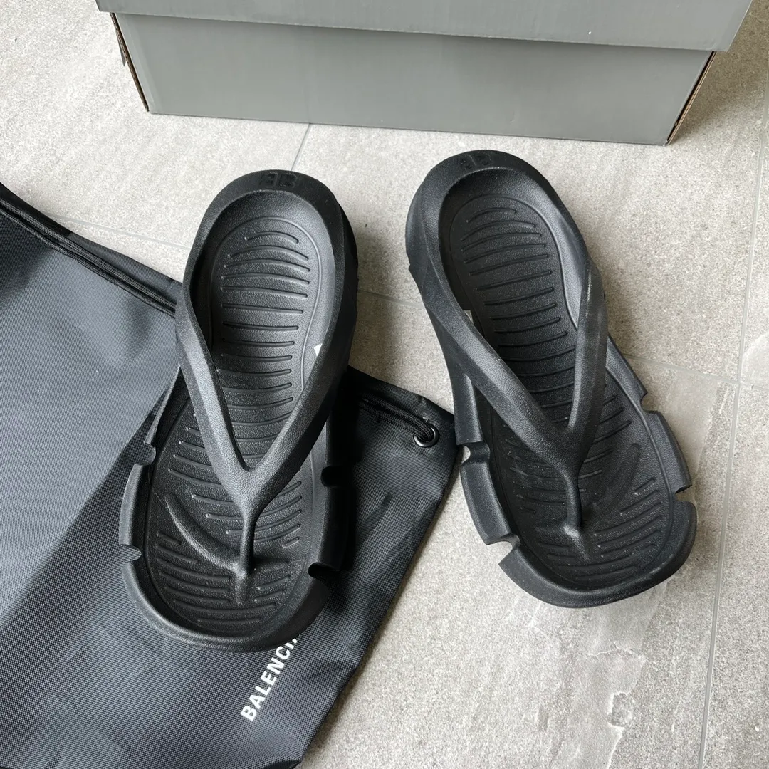 頂級#Balenciaga夾腳拖鞋 巴黎世家 Logo Pool Sides 夏季時裝週拖鞋 原鞋購入開發 全套包裝 官*正確版原*級 原*一致版型。