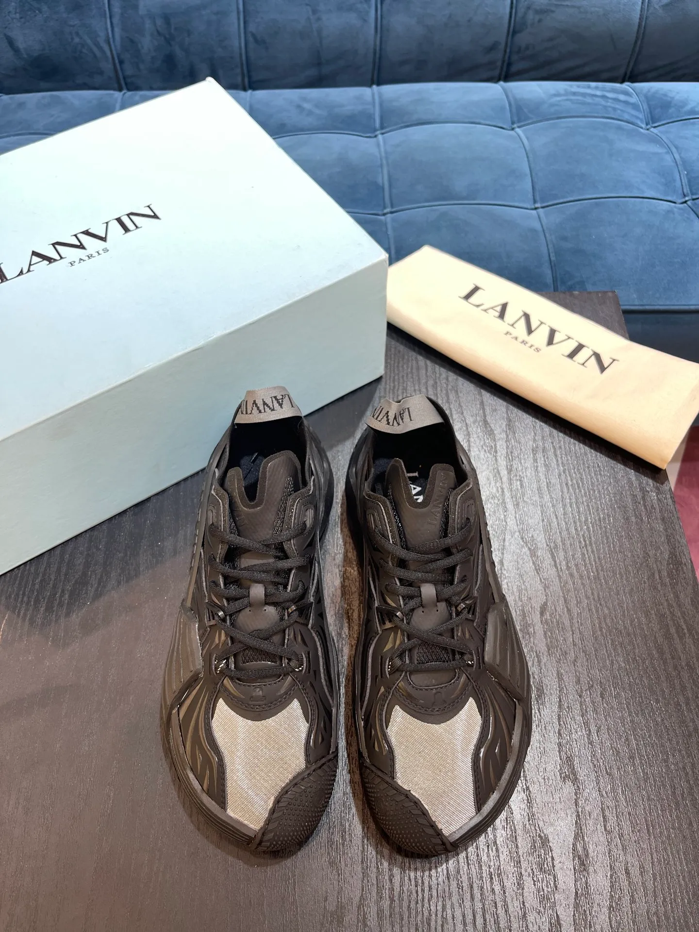 LANV～ FLASH系列情侶款運動鞋✅ 炫酷未來感，從FlashX運動鞋開始實戰機能風靈感源自攀岩運動，搭載獨特設計與精湛工藝，強化專業運動能力。