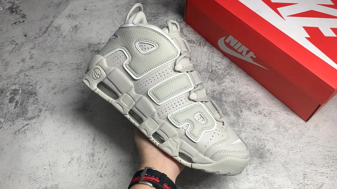 公司級別 NK Wmns Air More Uptempo 骨白斯科特.皮蓬戰靴
