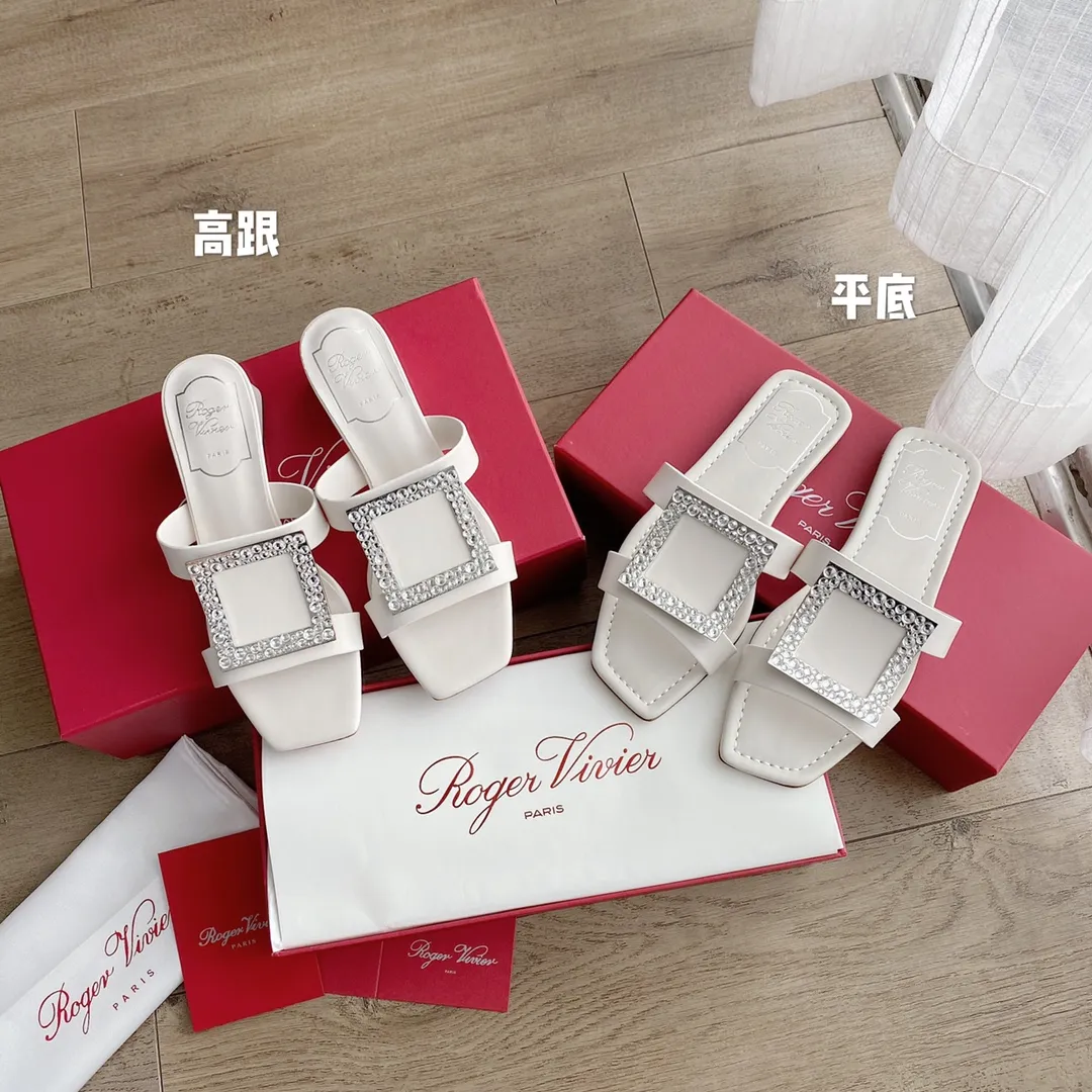 白色 平底👠    4cm跟👠