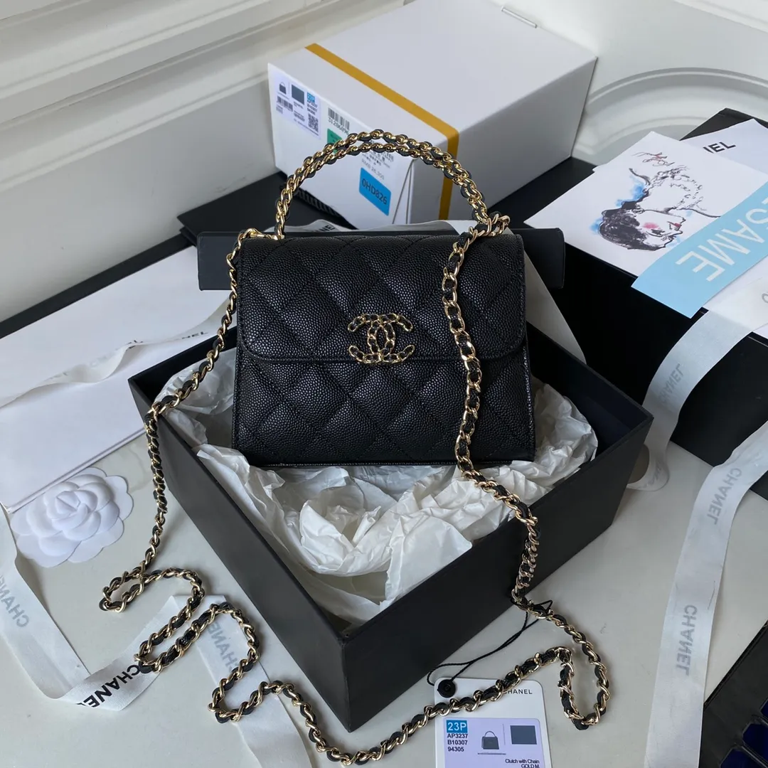 Chane1🔍23p香奈兒黑馬Kelly長手柄包🤍型號:A🦢💕材質:荔枝牛皮 💎超正的一款 長形款 可放手機 不廢的無論手抽及者斜預都好睇 o黑馬嗎⚜️來領走吧🌷size:15-6-10cm